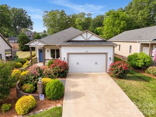 646 13th Avenue Place NW, Hickory, NC 28601