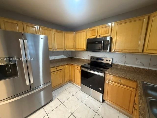 2571 NW 5th Street, Pompano Beach, FL 33069