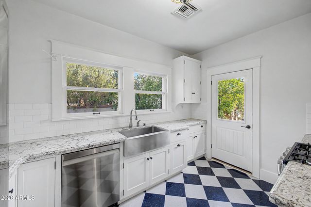 515 W LYNWOOD Street, Phoenix, AZ 85003