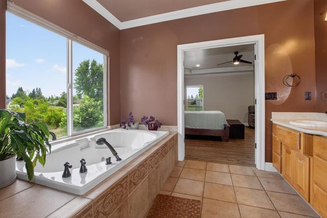 735 N Fine Rd, Linden, CA 95236