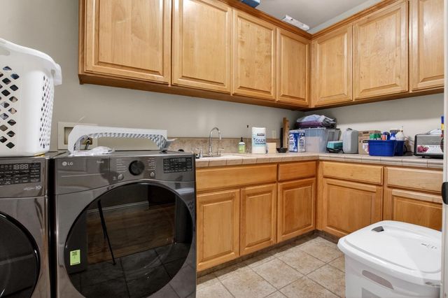 735 N Fine Rd, Linden, CA 95236
