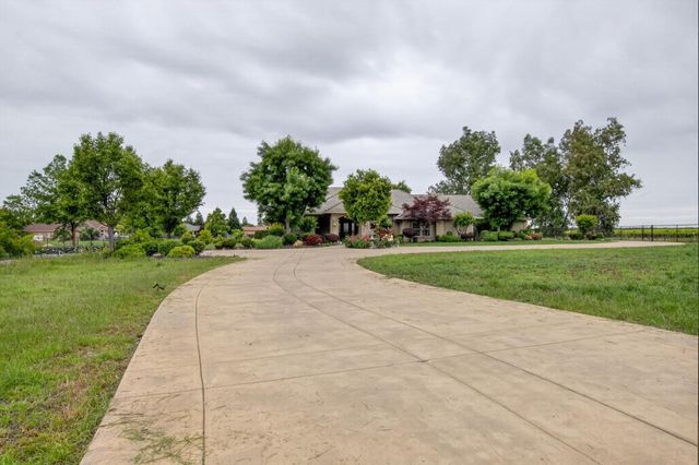 735 N Fine Rd, Linden, CA 95236