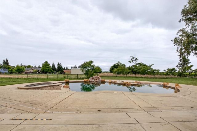 735 N Fine Rd, Linden, CA 95236