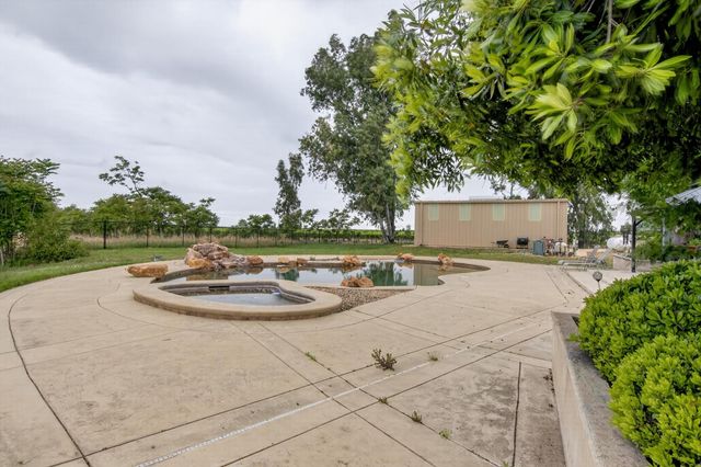 735 N Fine Rd, Linden, CA 95236