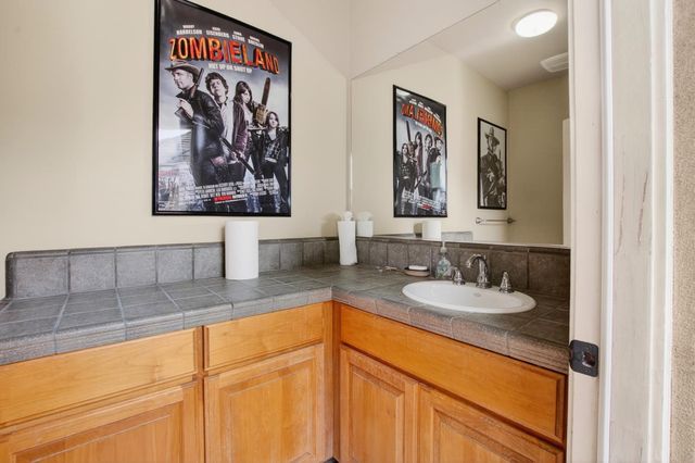 735 N Fine Rd, Linden, CA 95236