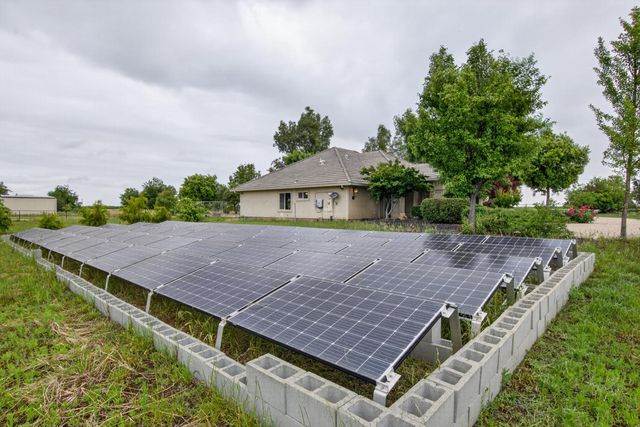735 N Fine Rd, Linden, CA 95236
