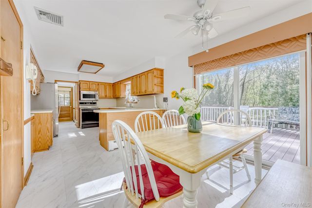 16 Sterling Forest Lane, Suffern, NY 10901