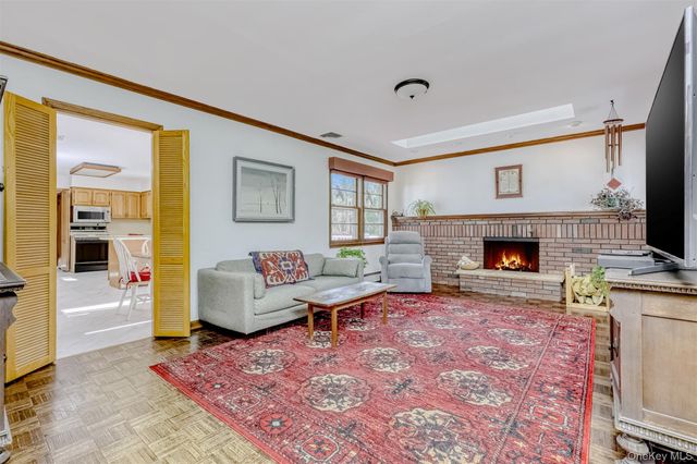 16 Sterling Forest Lane, Suffern, NY 10901