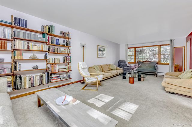 16 Sterling Forest Lane, Suffern, NY 10901