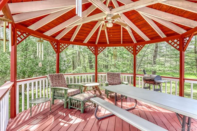 16 Sterling Forest Lane, Suffern, NY 10901