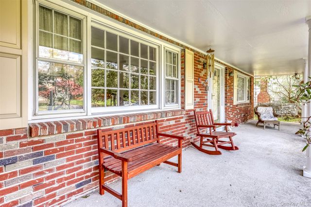 16 Sterling Forest Lane, Suffern, NY 10901