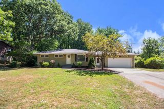 2620 Kraft Avenue SE, Grand Rapids, MI 49546