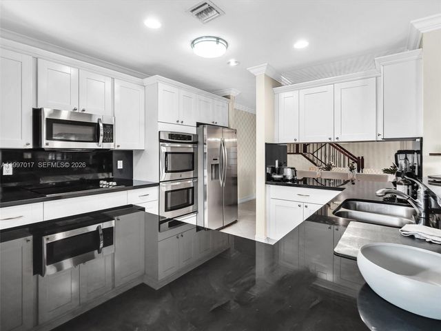 2901 Hidden Harbour St, Dania Beach, FL 33312