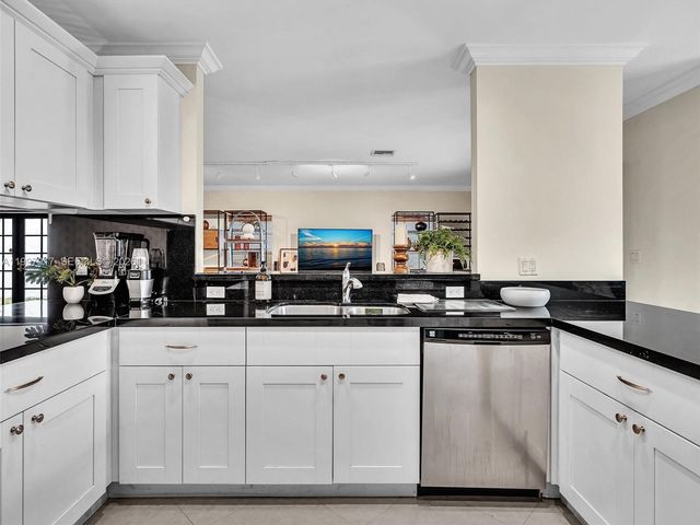 2901 Hidden Harbour St, Dania Beach, FL 33312