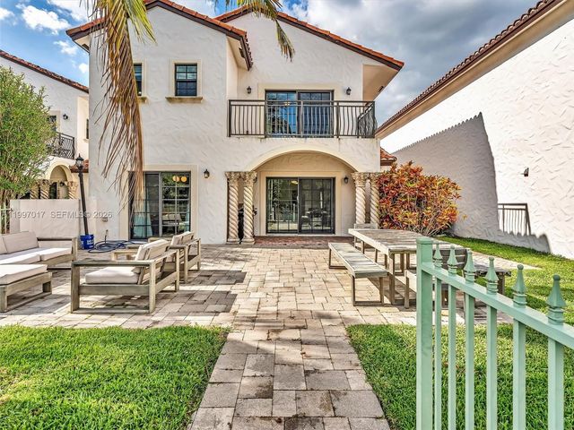 2901 Hidden Harbour St, Dania Beach, FL 33312