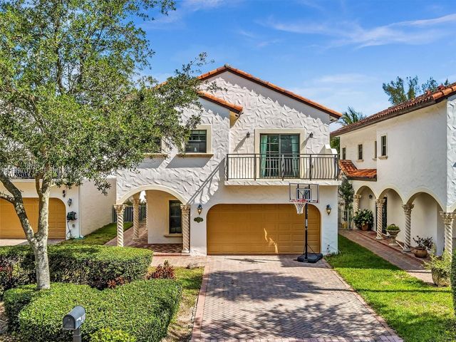 2901 Hidden Harbour St, Dania Beach, FL 33312