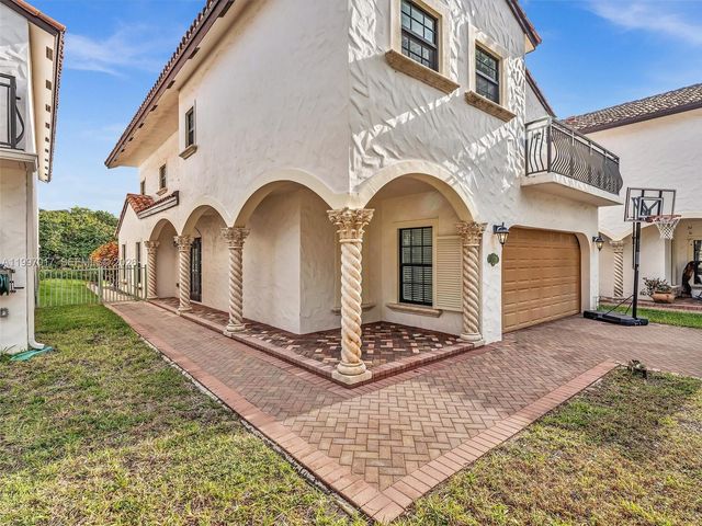 2901 Hidden Harbour St, Dania Beach, FL 33312