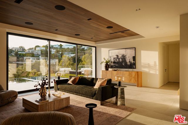 1511 Skylark Lane, Los Angeles, CA 90069