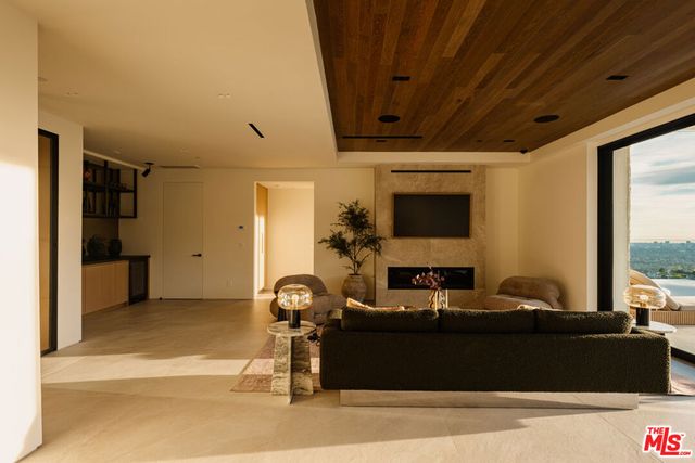 1511 Skylark Lane, Los Angeles, CA 90069