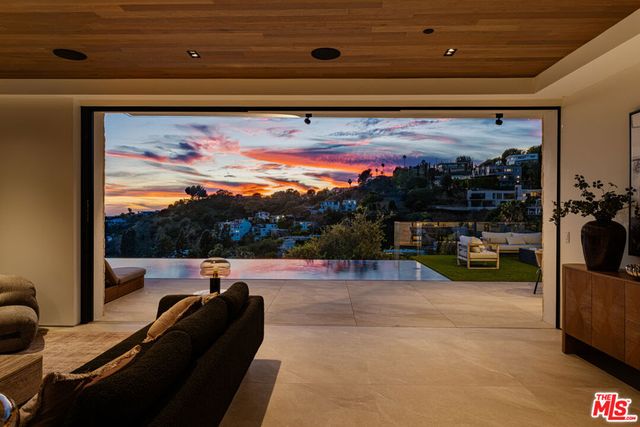 1511 Skylark Lane, Los Angeles, CA 90069