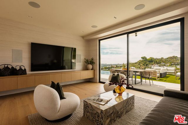 1511 Skylark Lane, Los Angeles, CA 90069