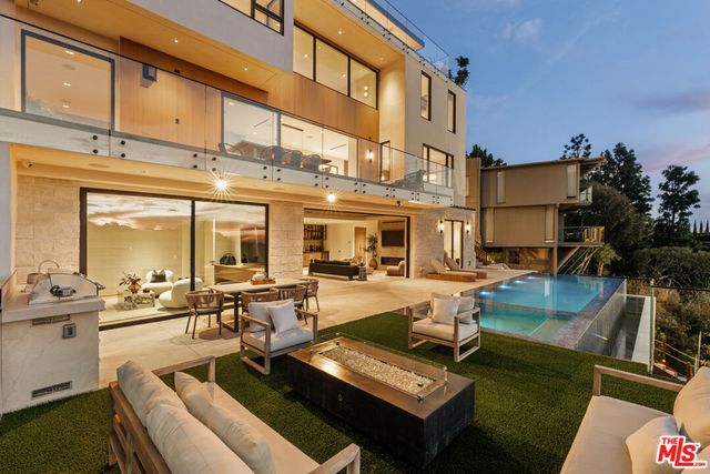 1511 Skylark Lane, Los Angeles, CA 90069