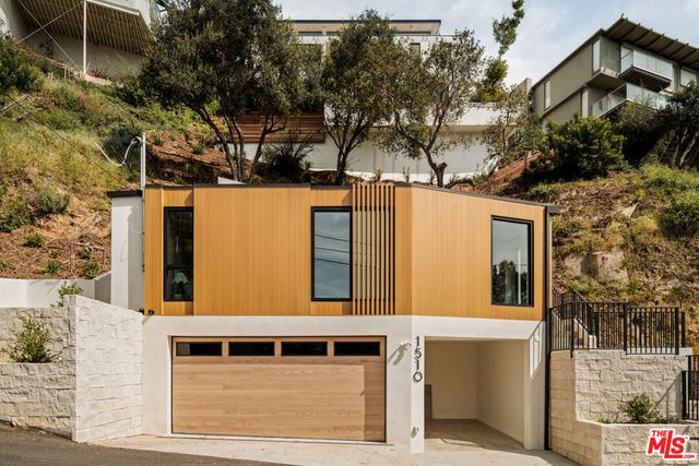 1511 Skylark Lane, Los Angeles, CA 90069