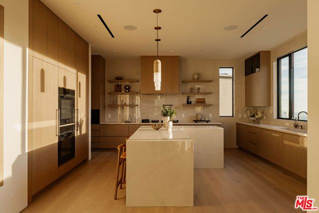 1511 Skylark Lane, Los Angeles, CA 90069