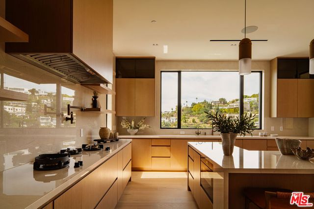 1511 Skylark Lane, Los Angeles, CA 90069