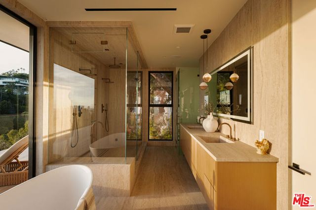 1511 Skylark Lane, Los Angeles, CA 90069