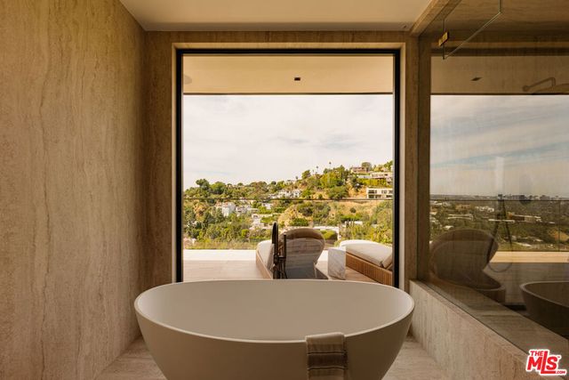 1511 Skylark Lane, Los Angeles, CA 90069