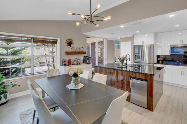 12 Brighton Court, Palm Beach Gardens, FL 33418