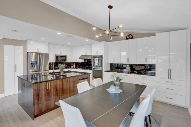 12 Brighton Court, Palm Beach Gardens, FL 33418