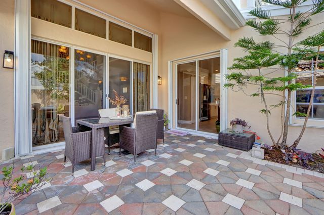 12 Brighton Court, Palm Beach Gardens, FL 33418