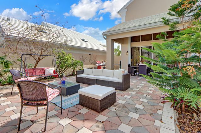 12 Brighton Court, Palm Beach Gardens, FL 33418