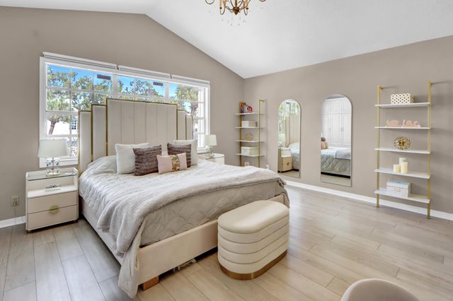 12 Brighton Court, Palm Beach Gardens, FL 33418