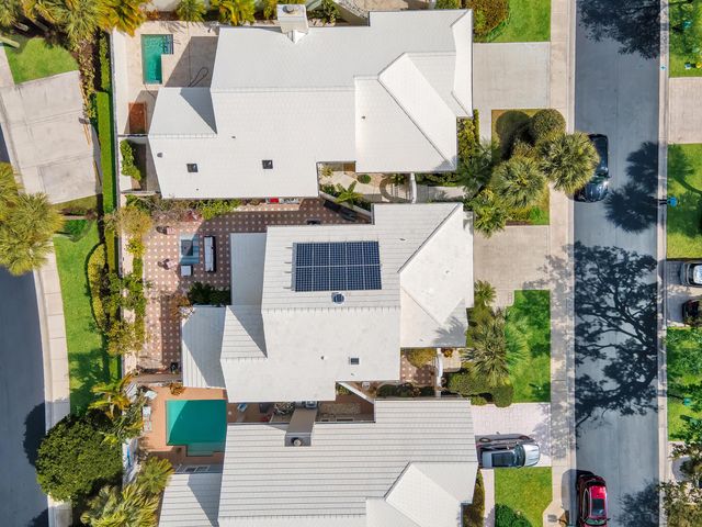 12 Brighton Court, Palm Beach Gardens, FL 33418