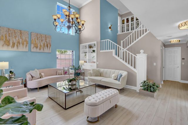 12 Brighton Court, Palm Beach Gardens, FL 33418