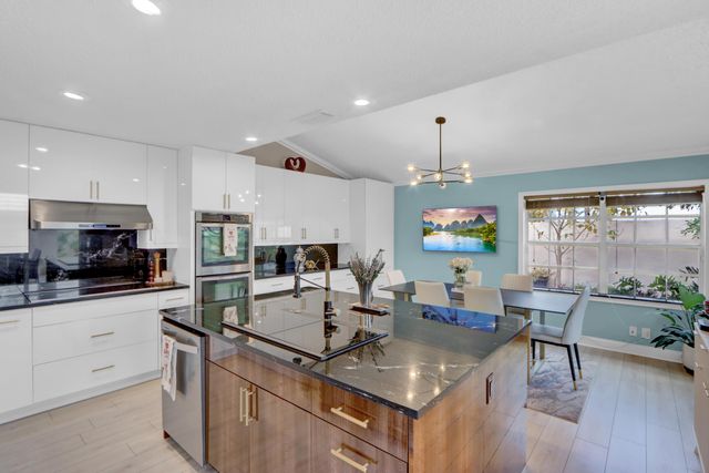 12 Brighton Court, Palm Beach Gardens, FL 33418