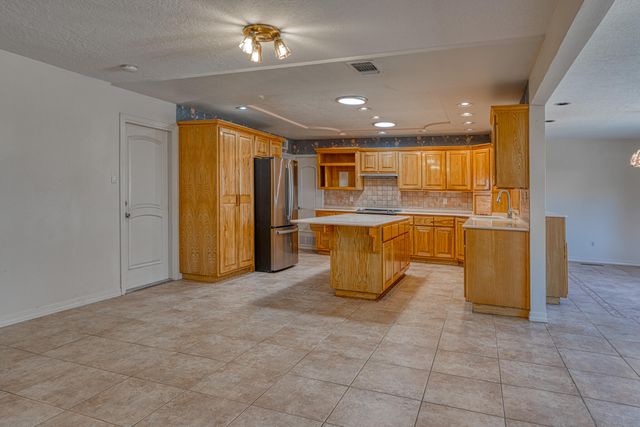 1616 Zena Lona Street NE, Albuquerque, NM 87112