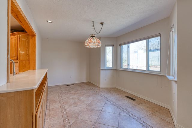 1616 Zena Lona Street NE, Albuquerque, NM 87112