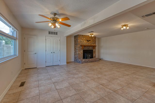 1616 Zena Lona Street NE, Albuquerque, NM 87112