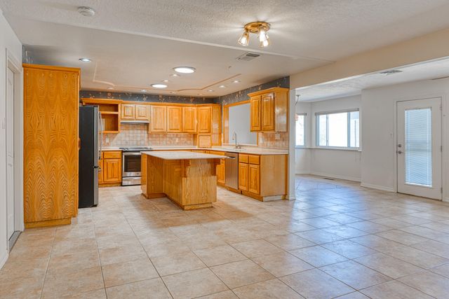 1616 Zena Lona Street NE, Albuquerque, NM 87112