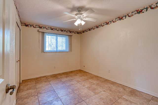 1616 Zena Lona Street NE, Albuquerque, NM 87112