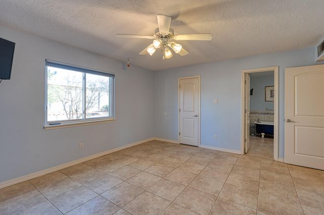 1616 Zena Lona Street NE, Albuquerque, NM 87112