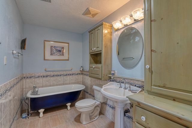 1616 Zena Lona Street NE, Albuquerque, NM 87112