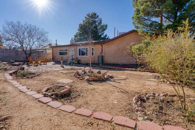 1616 Zena Lona Street NE, Albuquerque, NM 87112