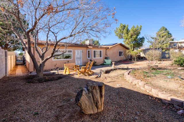 1616 Zena Lona Street NE, Albuquerque, NM 87112