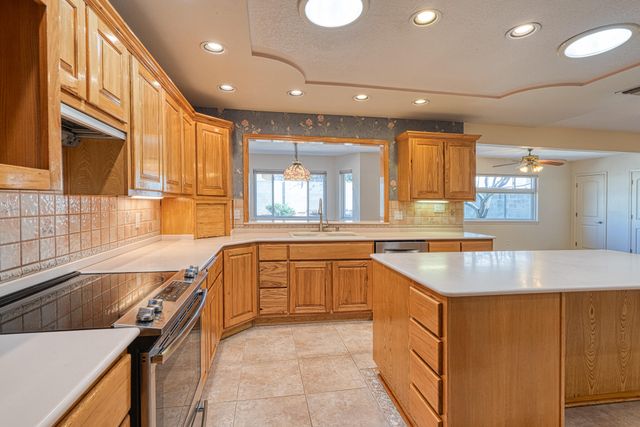 1616 Zena Lona Street NE, Albuquerque, NM 87112