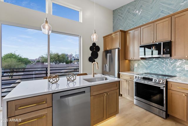 1115 S MONTEZUMA Avenue, Phoenix, AZ 85003
